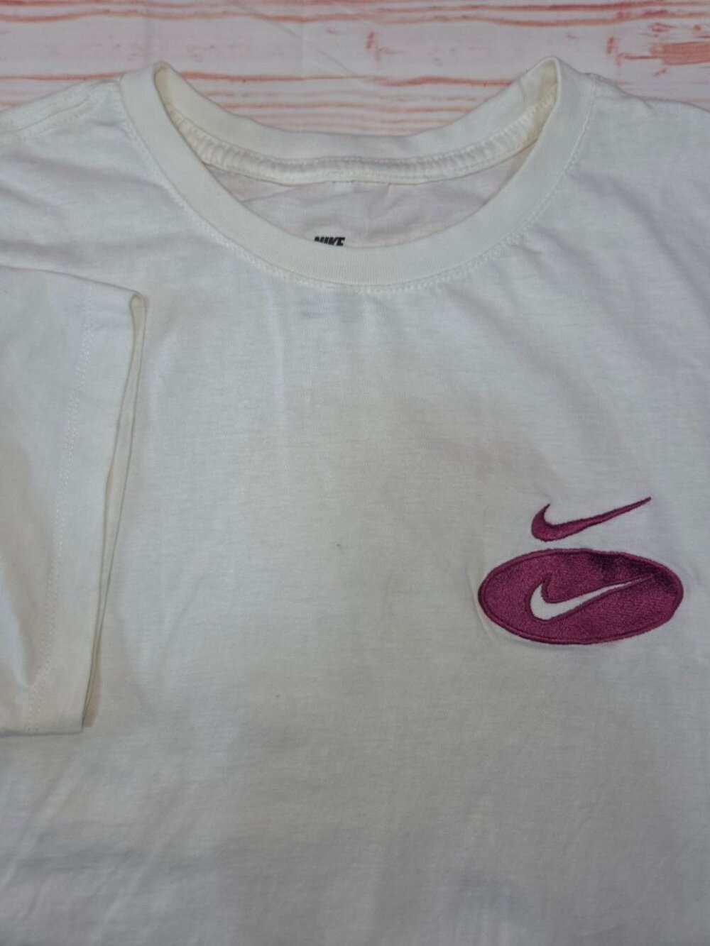 Nike Mens White Tshirt XL With Purple Logo Embroidery